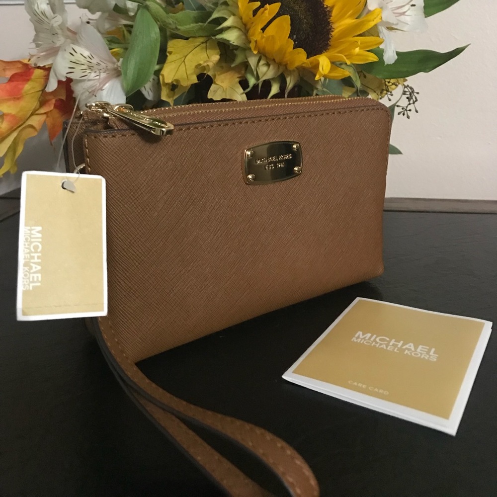 🔥sale🔥Micheal Kors double zipper wallet/wristlet